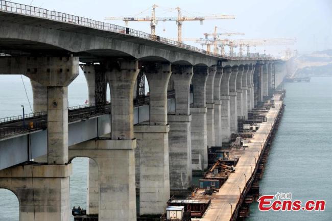Fujian : la construction du pont ferroviaire du détroit de Pingtan avance