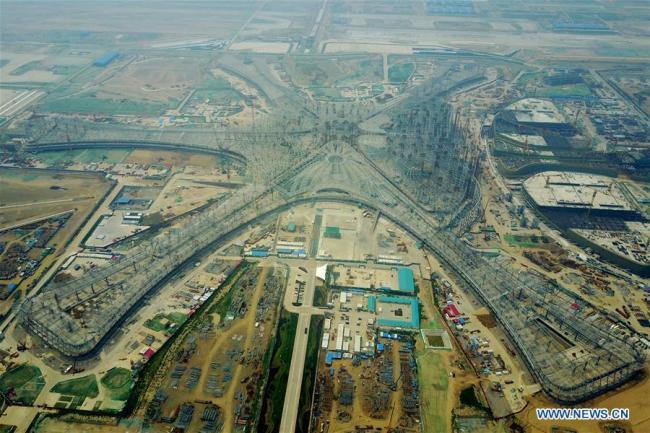 Photo aérienne prise le 30 juin 2017, montrant le terminal du nouvel aéroport de Beijing en construction dans le district de Daxing, dans le sud de Beijing.<br><br>