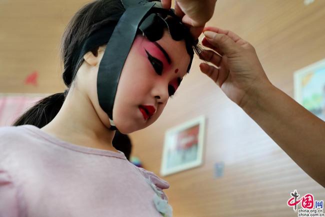 Une école maternelle du Hebei ouvre une classe d'opéra Sixuan