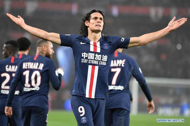France : "Bon courage la Chine" affiché lors d'un match de football PSG - Bordeaux