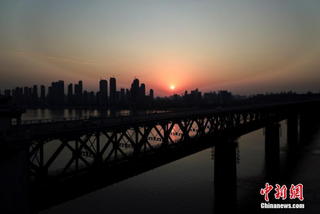 La ville de Wuhan au coucher du soleil