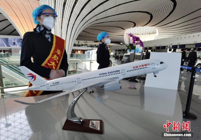Le 26 avril, le comptoir de la compagnie aérienne Eastern Airlines, à l’aéroport international Daxing de Beijing