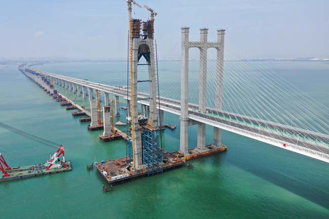Fin des travaux de la structure principale de la tour principale sud du pont maritime de la baie de Quanzhou