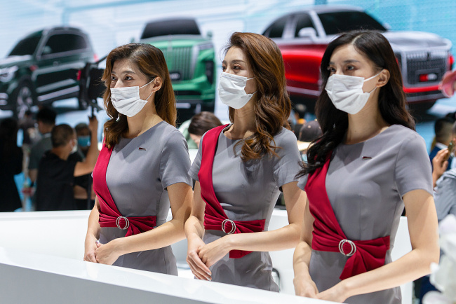 Photo prise le 26 septembre 2020 montrant une voiture électrique exposée au Salon international de l'automobile de Beijing 2020.