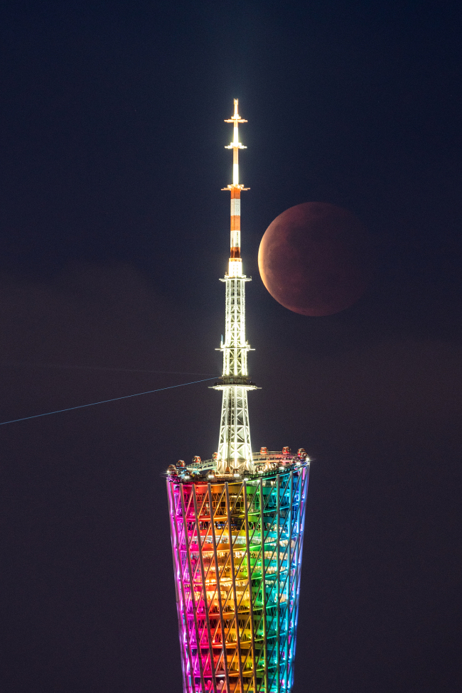Une éclipse lunaire au-dessus de Guangzhou, le 26 mai 2021. 