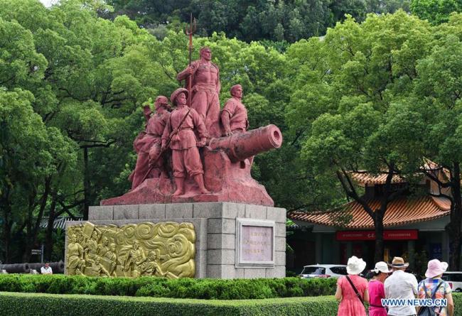 Η φωτογραφία που τραβήχτηκε στις 23 Ιουνίου 2020 δείχνει ένα άγαλμα στην πλατεία του Μουσείου Πολέμου Οπίου στην πόλη Χουμέν, στο Ντονγκ-γκουάν, στην επαρχία Γκουανγκντόνγκ της νότιας Κίνας. (φωτογραφία/ Xinhua)<br><br>