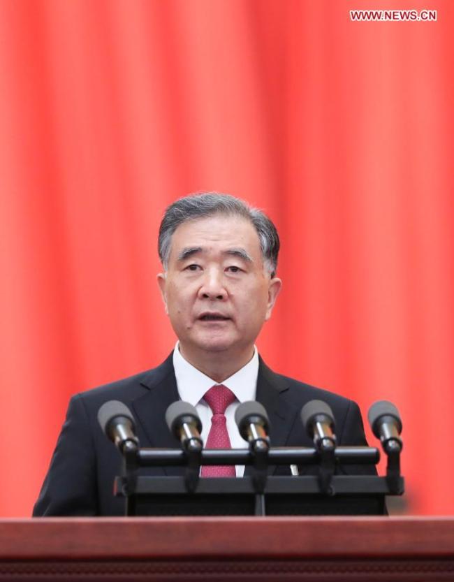 Ο Γουάνγκ Γιανγκ, πρόεδρος της Εθνικής Επιτροπής της Κινεζικής Λαϊκής Πολιτικής Συμβουλευτικής Διάσκεψης (CPPCC), ενώ παραδίδει την έκθεση εργασίας της Μόνιμης Επιτροπής της Εθνικής Επιτροπής της CPPCC κατά την εναρκτήρια συνεδρίαση της τέταρτης συνόδου της 13ης Εθνικής Επιτροπής της CPPCC στη Μεγάλη Αίθουσα του Λαού στο Πεκίνο, πρωτεύουσα της Κίνας, 4 Μαρτίου 2021. (φωτογραφία: Xinhua / Wang Ye)