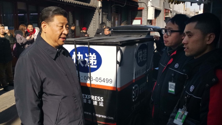 Xi Jinping visita entregadores na véspera do Ano Novo Chinês