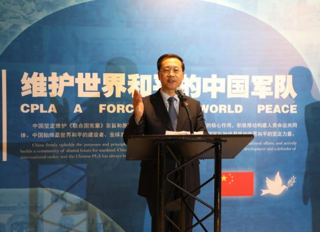 Inaugurada em Nova York exposição temática sobre Exército da China na Manutenção da Paz