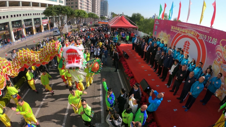 ​Macau realiza caminhada filantrópica em homenagem ao 20º aniversário do retorno à pátria