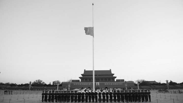 Xi Jinping participa do luto nacional em homenagem às vítimas por COVID-19