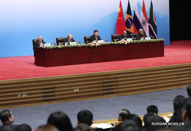 Си Цзиньпин принял участие в заседании лидеров стран БРИКС с представителями Делового совета