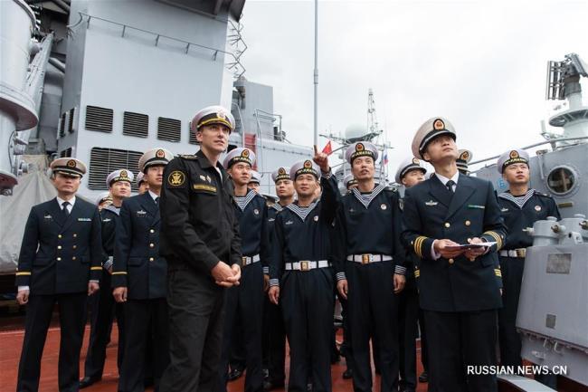 Китай и Россия показали друг другу корабли, участвующие во втором этапе совместных учений "Морское взаимодействие-2017"