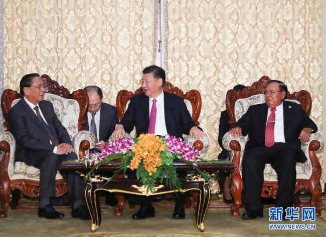 Си Цзиньпин встретился с бывшим генеральным секретарем ЦК НРПЛ, экс-президентом Лаоса Т. Сайнясоном