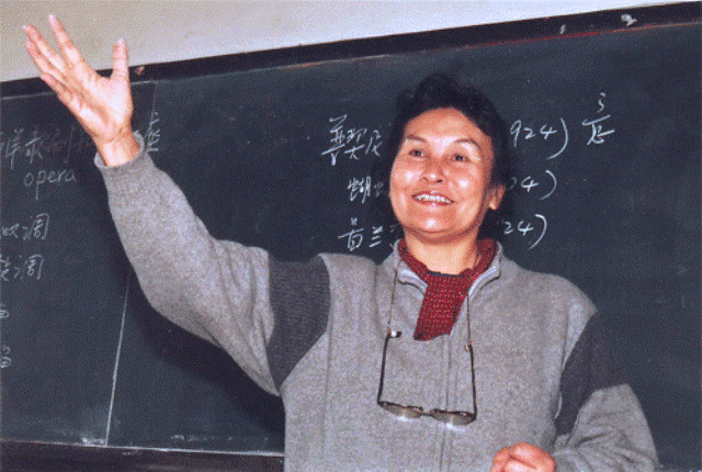 Чжэн Сяоин -- первая женщина-дирижёр в Китае