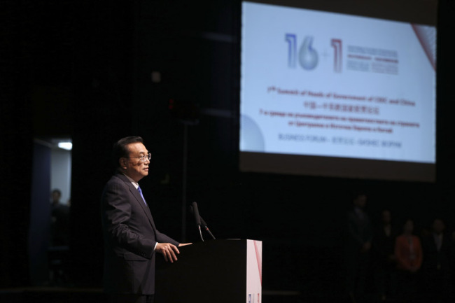 Ли Кэцян выступил на церемонии открытия 8-го торгово-экономического форума «Китай – страны Центральной и Восточной Европы»