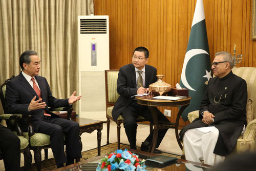 Президент Пакистана А.Алви встретился с Ван И