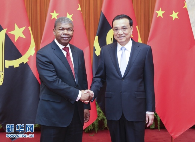 Ли Кэцян встретился с президентом Анголы Ж. Лоуренсу