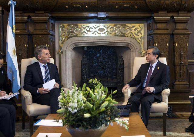 Президент Аргентины Маурисио Макри провел встречу с Ван И