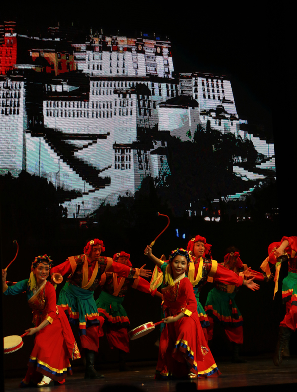 Национальные песни и пляски западного региона Китая представлены в Москве в рамках проекта «2018: открой культуру западного Китая в России»