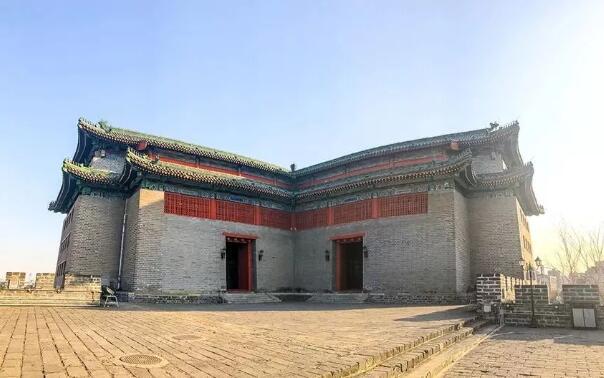 Единственный сохранившийся участок пекинской городской стены