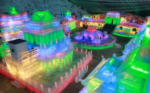 Фестиваль ледовых фонарей в ущелье Лунцин Пекина