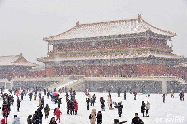 Снегопад придал пекинскому музею-дворцу Гугун особый шарм