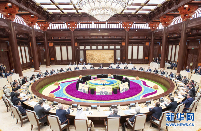 Си Цзиньпин председательствовал на заседании круглого стола руководителей 2-го Форума высокого уровня по международному сотрудничеству «Одного пояса и одного пути»