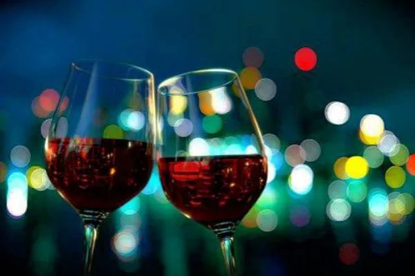 Взаимодействие между алкогольными напитками и здоровьем 