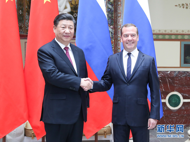 Си Цзиньпин встретился с премьер-министром России Дмитрием Медведевым