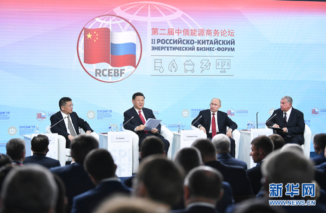 Си Цзиньпин и В. Путин  присутствовали на Китайско-российском энергетическом форуме
