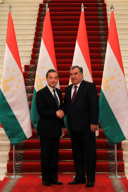 Президент Таджикистана Эмомали Рахмон встретился с Ван И