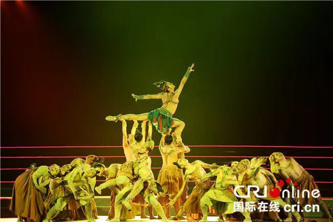 Танцевальное представление «Трехцветная керамика». Фото: Вань Цинли