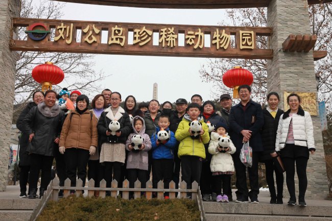 چین کے آٹھ خاندان شاندونگ میں پانڈوں کے ساتھ جشن بہار منارہے ہیں۔