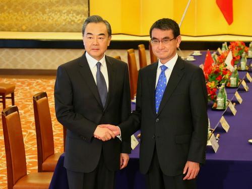 چینی وزیر خارجہ کی جاپان کے وزیر خارجہ سے ملاقات 