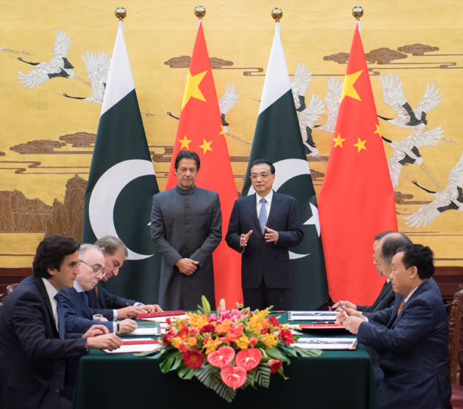  پاکستانی وزیر اعظم عمران خان اور چینی وزیر اعظم لی کھہ چھیانگ کی ملاقات 