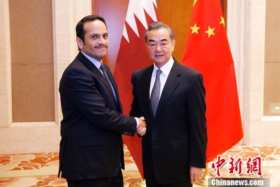 چین اور قطر  کے وزرائے خارجہ کی قطر کے بین الاقوامی اسٹریٹیجک انتظامی بات چیت کے پہلے اجلاس کی قیادت .