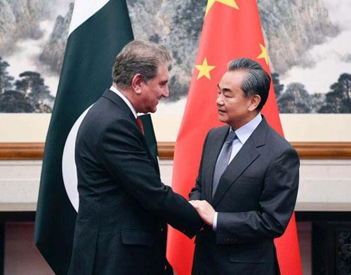 چینی وزیر خارجہ وانگ ای کی پاکستانی وزیر خارجہ شاہ محمود قریشی سے ملاقات 　