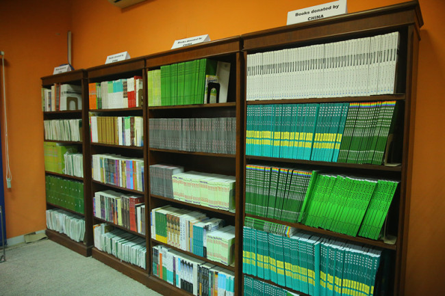  پاکستان میں چائنا ریڈیو انٹرنیشنل کے  کنفیوشس کلاس روم  کی جانب سے  پشاور یونیورسٹی کے لیے کتب کا عطیہ