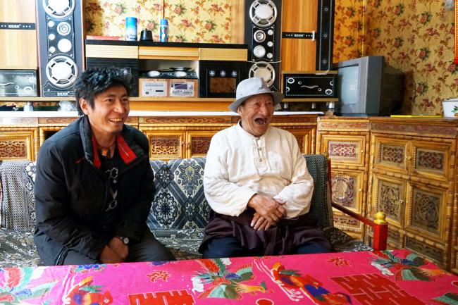 چین کے تبت خود اختیار علاقے کے چھانگ دو شہر کے دا رو گاؤں کے باشندے حکومت کی مدد سے غربت سے نکل کر خوشحال  ہو رہے ہیں۔ 