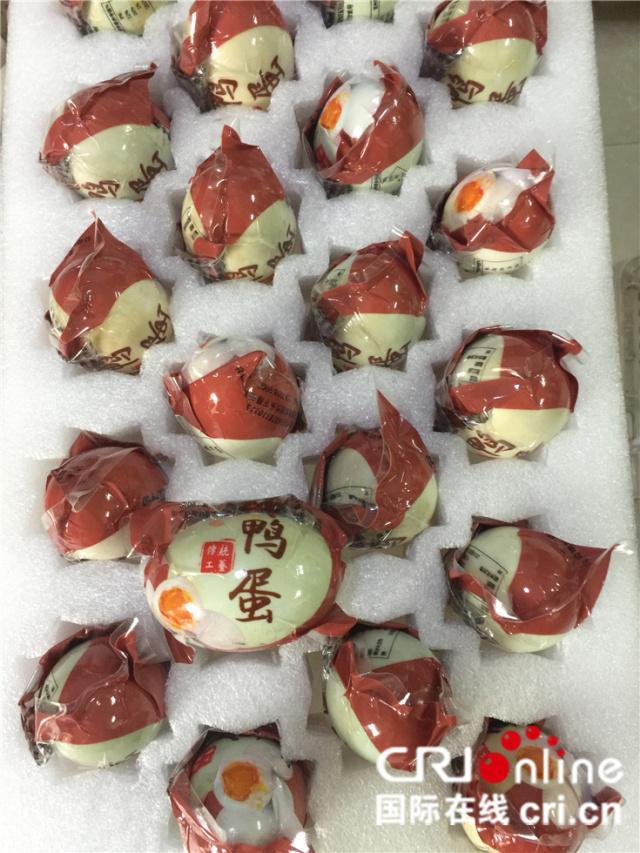  فینگ گانگ گاؤں کی دادی لیاوکی مشہور ڈش ، بطخ کے نمکین انڈے    