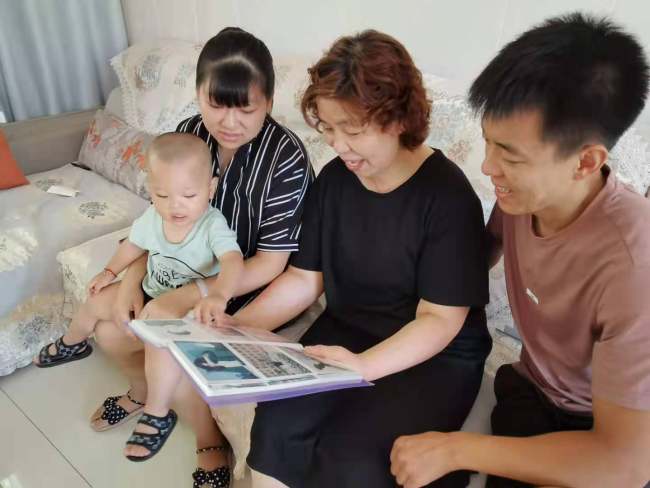 Foto 5: Teta Shang a rodina jejího syna