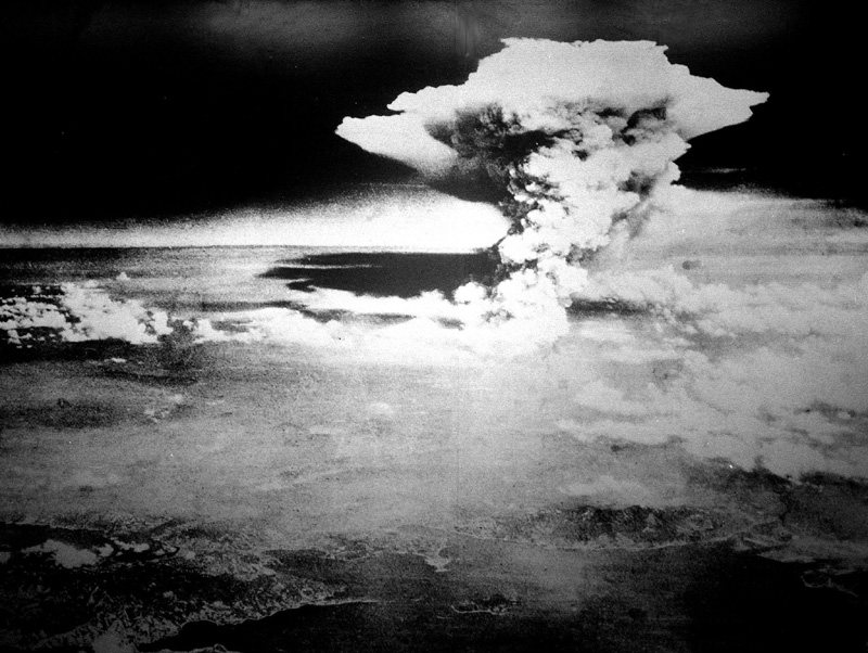 Der Atompilz zum Zeitpunkt der Explosion in 500 Metern Höhe über Hiroshima am 6. August 1945.