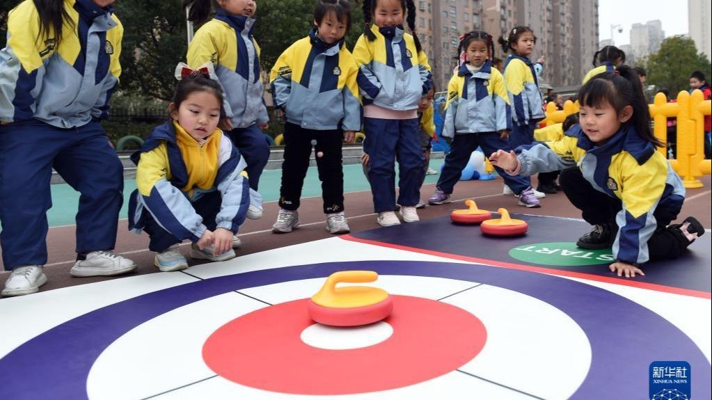 کودکان چینی هم طعم ورزش‌های زمستانی را چشیدند + تصاویرا
