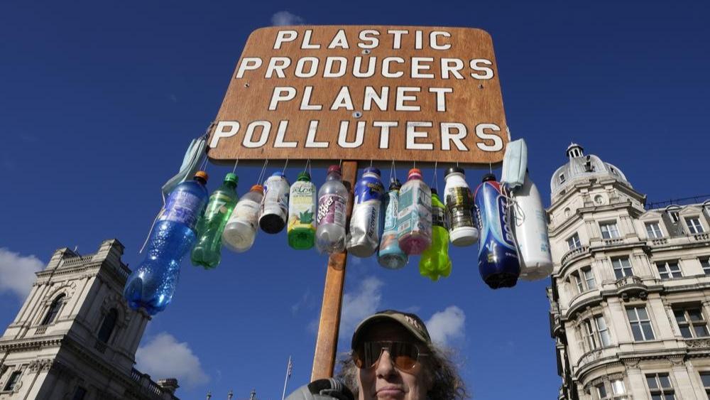 سازمان ملل متحد یک معاهده جهانی را  برای مبارزه با آلودگی پلاستیکی بررسی می‌کند