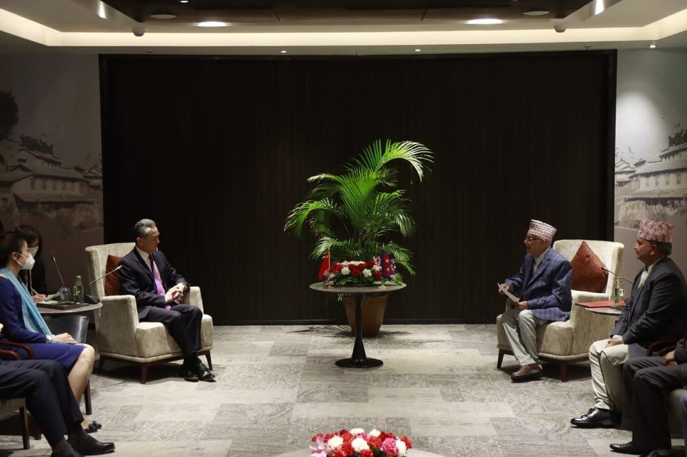 नेपालका प्रमुख प्रतिपक्षी दल नेकपा एमालेका अध्यक्ष केपी शर्मा ओलीसँग चिनियाँ परराष्ट्रमन्त्रीको भेटवार्ता