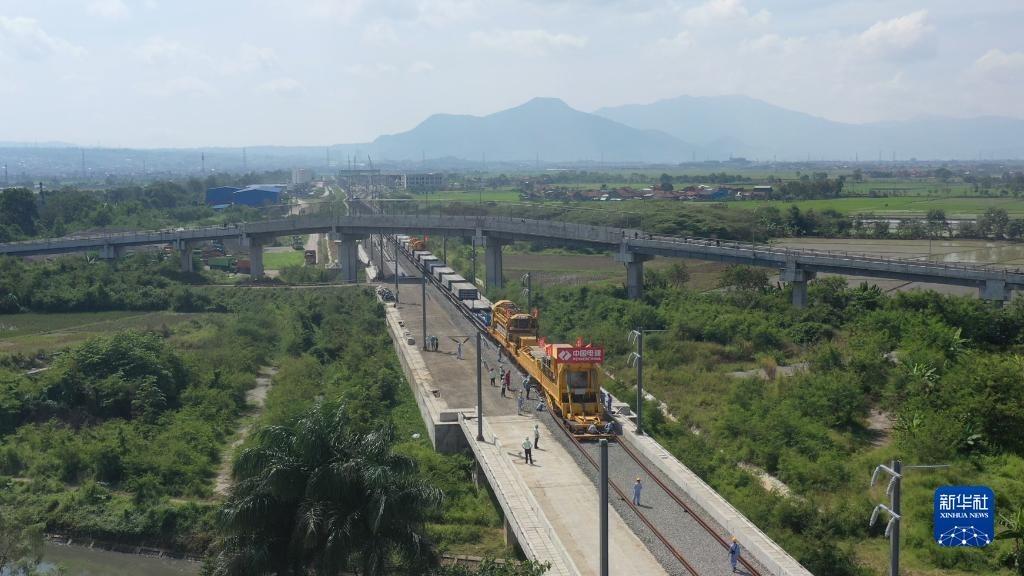 آغاز ریل گذاری  راه آهن سریع السیر جاکارتا-باندونگ اندونزی