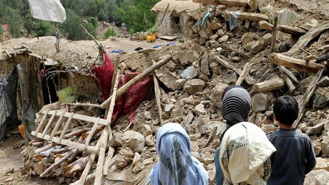 تحریم‌های آمریکا؛ نمک بر زخم خرابی‌های زلزله افغانستانا