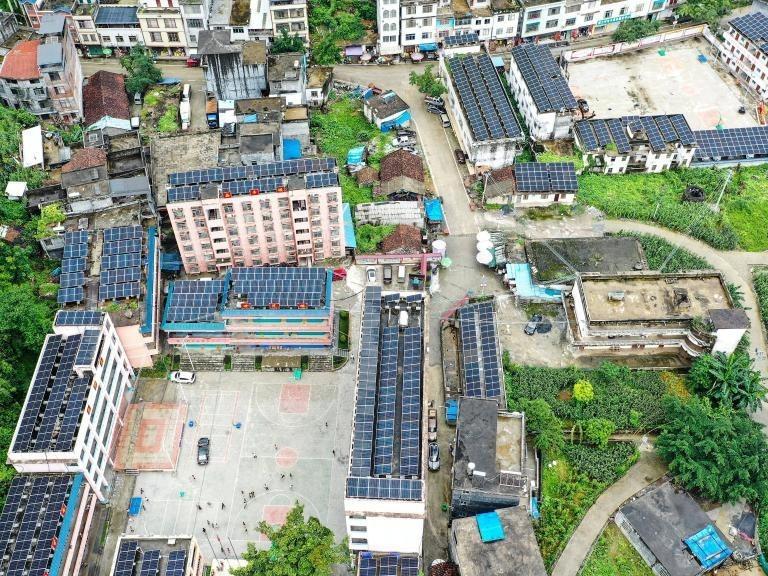 Projek Fotovoltaik Dipergiatkan di Desa Guangxi