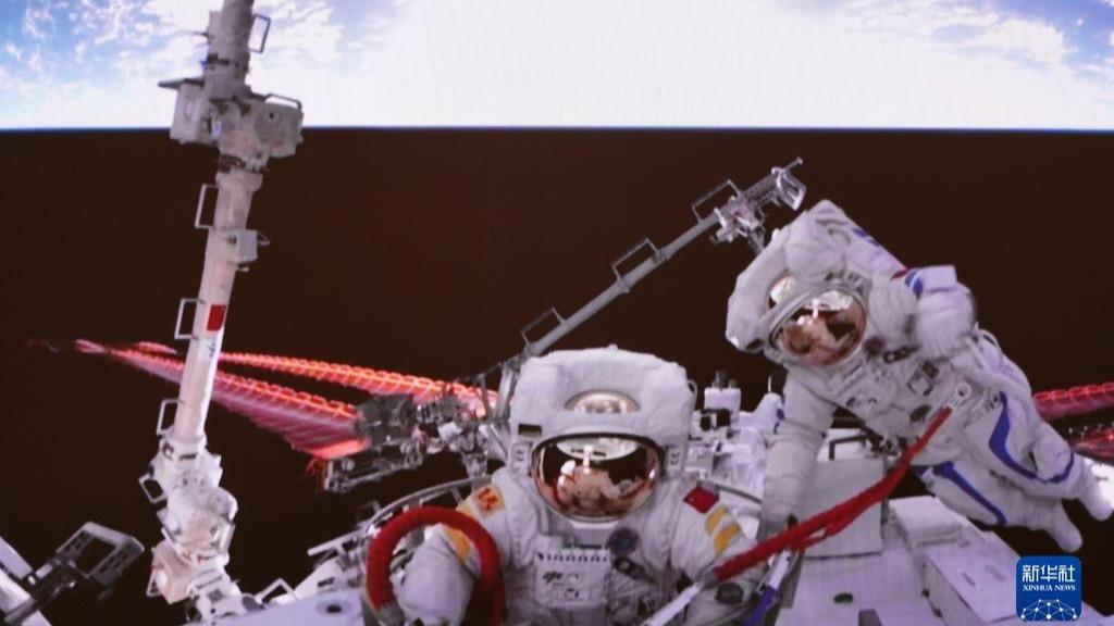 शनचौ -१४ का अन्तरिक्ष यात्रीद्वारा क्याबिन बाहिरका सबै कार्य पूरा